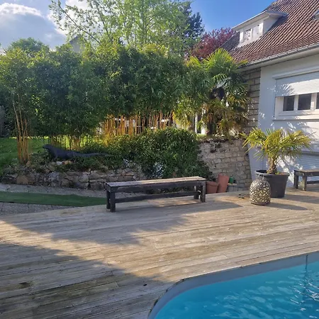 Homestay szállás La Serenite Balinaise, Et Sdb Privee, Jardin , Piscine En Saison, Pres De Chantilly, Parc Asterix Et Cdg Et Paris En 20'